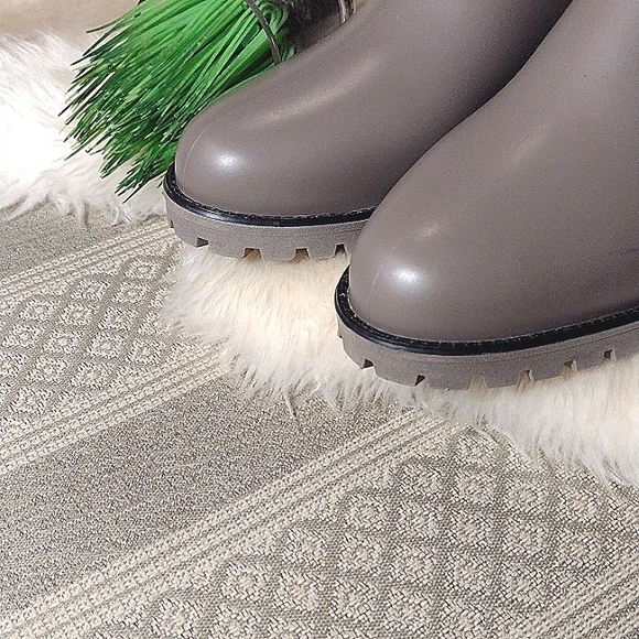 Bernardo Zora Quilted Rain Boots - Picture 10 of 16